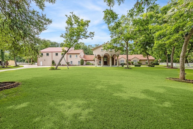 view of front of home featuring a front lawn