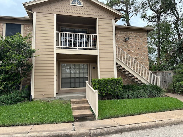 view of front of house with a balcony