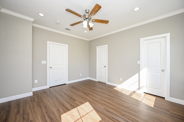 empty room featuring dark hardwood / wood-style flooring, ceiling fan, and crown molding