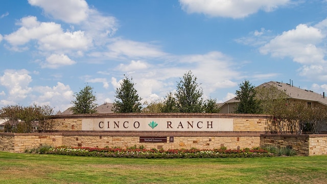 community / neighborhood sign with a lawn