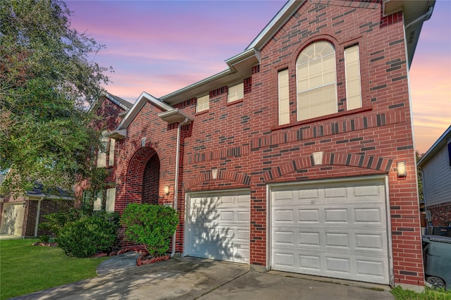 view of front facade featuring a garage