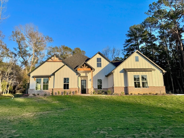 modern farmhouse featuring a front yard