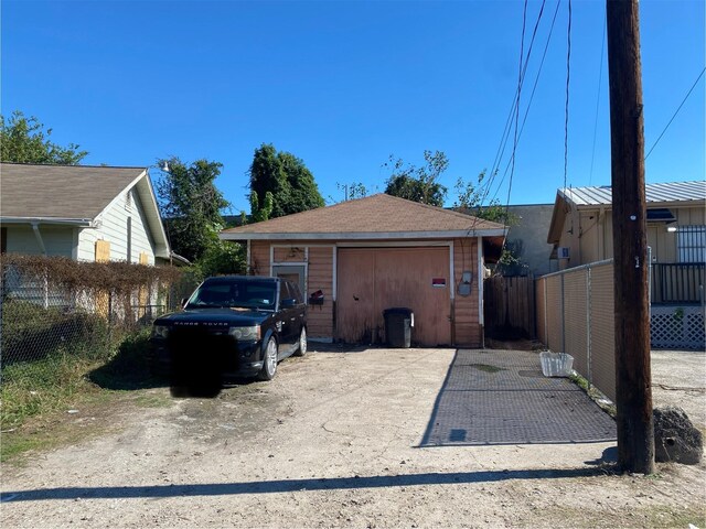 4412 Castor St, Houston, TX 77022 - view of detached garage