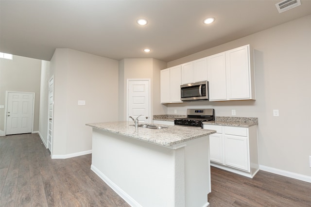 kitchen featuring a kitchen island with sink, hardwood / wood-style floors, stainless steel appliances, and white cabinetry