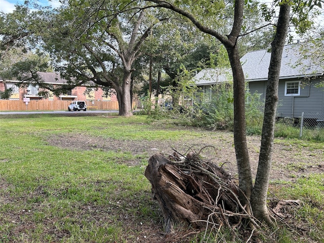 Listing photo 3 for 309 Waco Ave, League City TX 77573