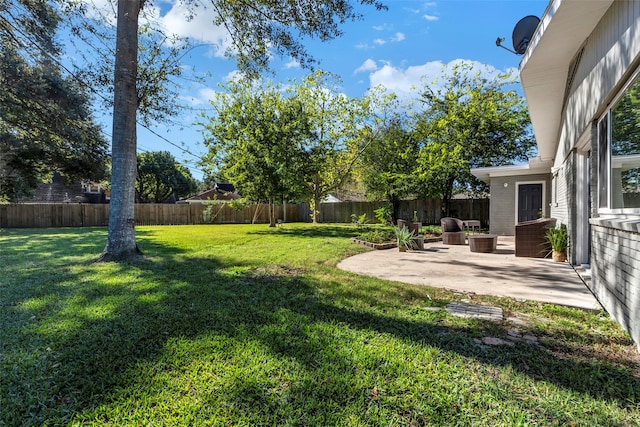 view of yard with a patio