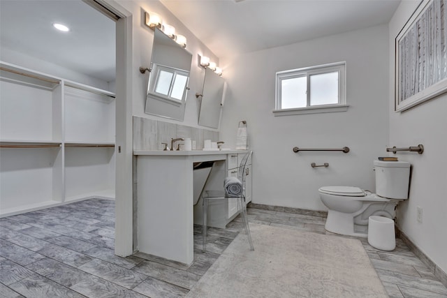 bathroom featuring toilet