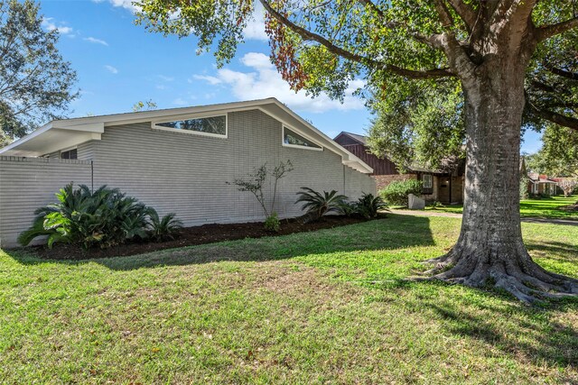 view of side of property featuring a yard