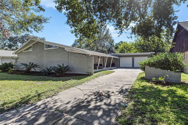 ranch-style home with a front lawn