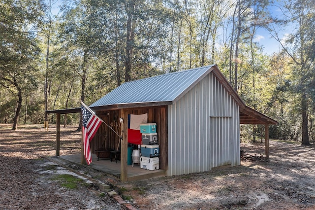 view of outbuilding