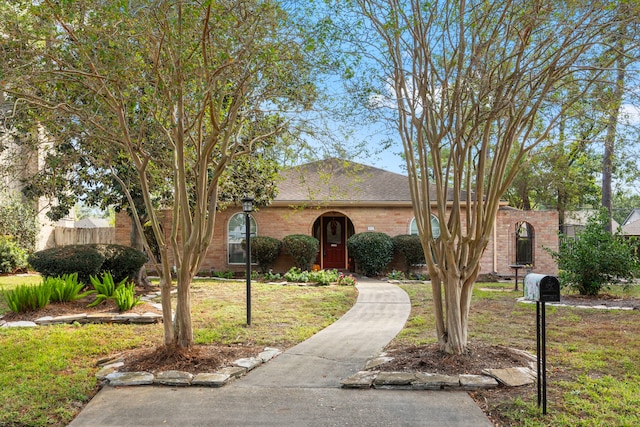 ranch-style house featuring a front lawn