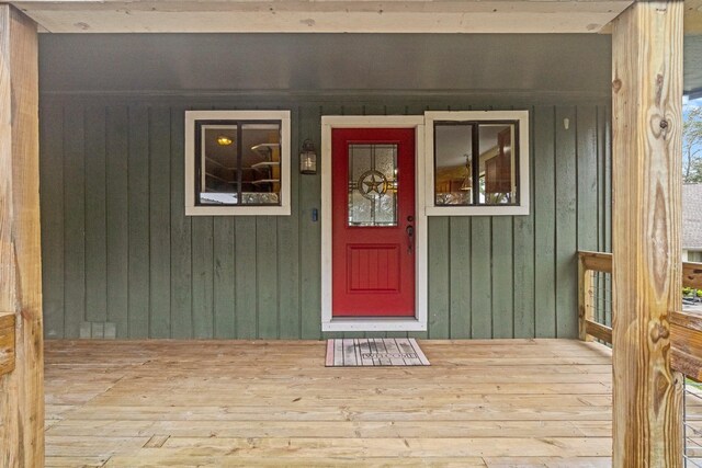 property entrance featuring covered porch