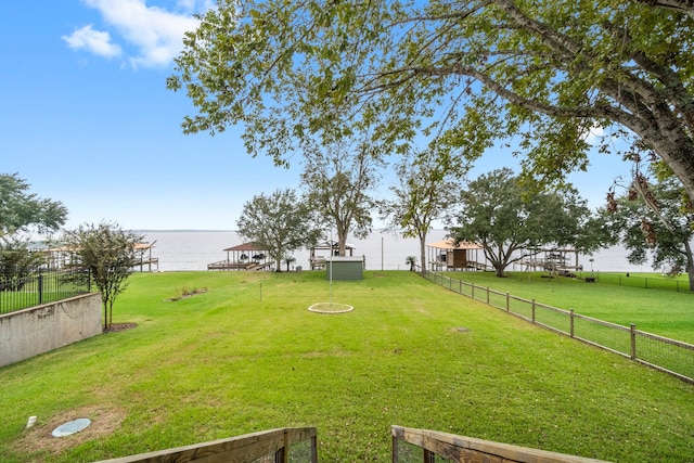 view of yard featuring a water view