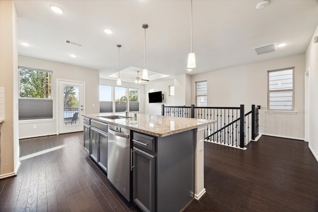 kitchen featuring sink, ceiling fan, an island with sink, pendant lighting, and dark hardwood / wood-style flooring