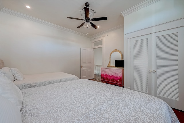 bedroom featuring ornamental molding, hardwood / wood-style floors, ceiling fan, and a closet