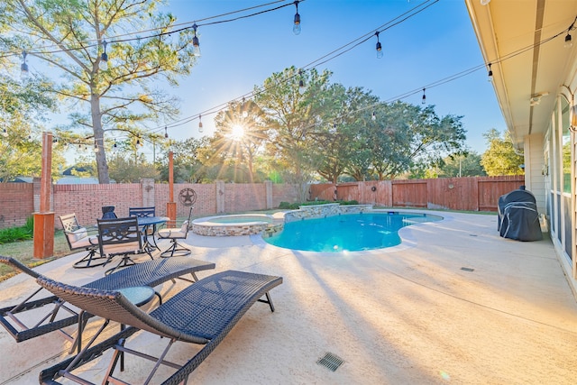 view of pool with an in ground hot tub and a patio area