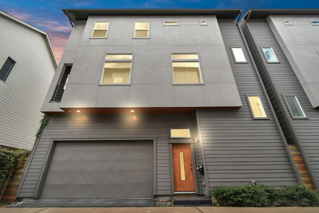 view of front of house featuring a garage