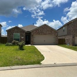 view of front of home featuring a garage and a front lawn