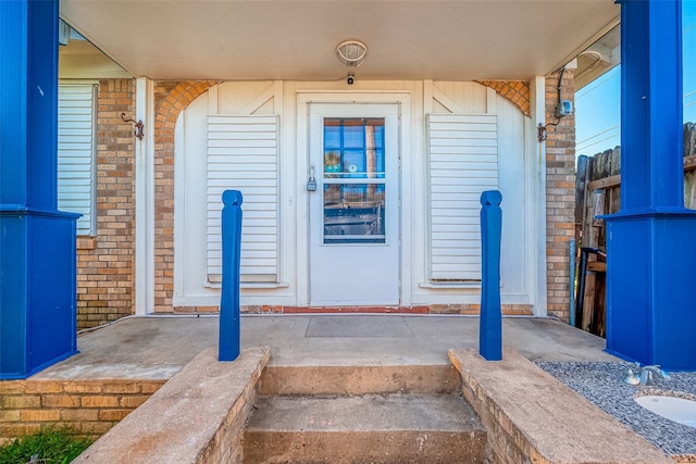 doorway to property featuring a porch