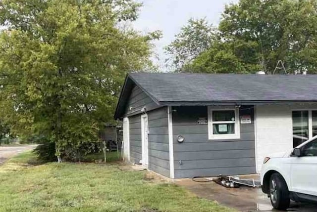 view of outdoor structure featuring a yard