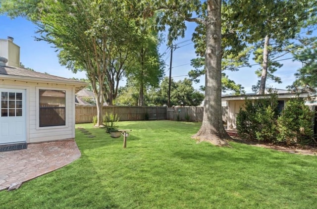 view of yard featuring a patio