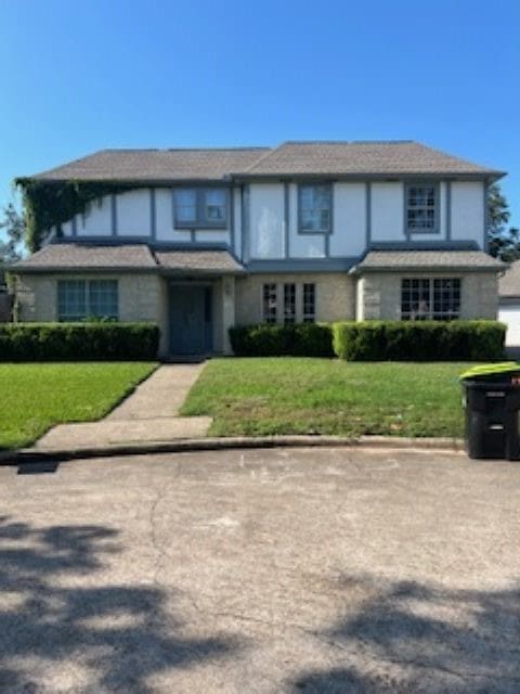 view of front of home with a front lawn