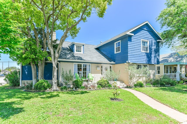 view of front of property with a front lawn