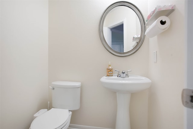 bathroom featuring toilet and sink