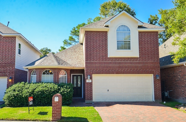 view of front facade featuring a garage