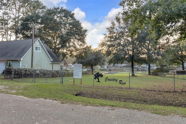 view of community featuring a lawn