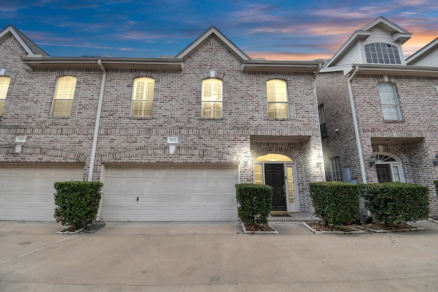 townhome / multi-family property featuring a garage