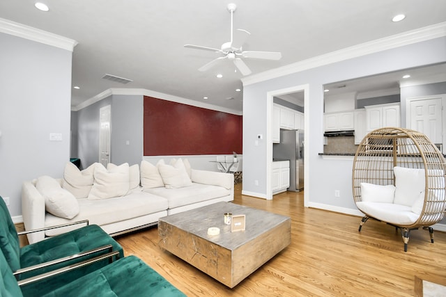 living room featuring crown molding, ceiling fan, and light hardwood / wood-style floors