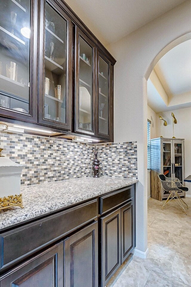 3614 Daintree Park Dr, Katy, TX 77494 - bar featuring arched walkways and tasteful backsplash