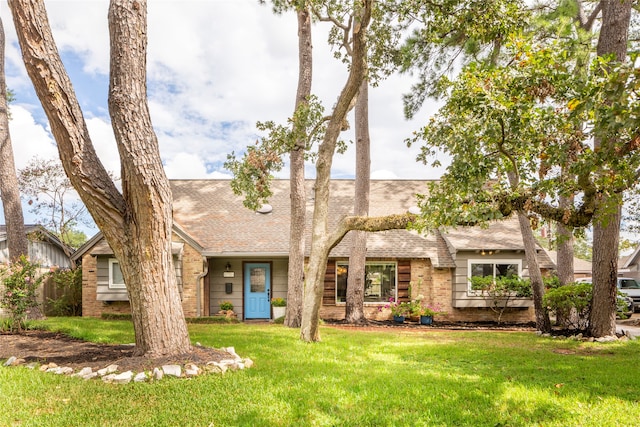 ranch-style house with a front yard