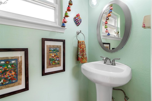 bathroom featuring sink