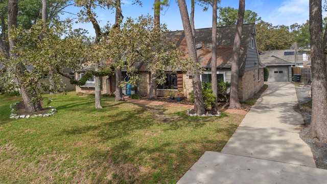 view of front of home featuring a front lawn and a garage