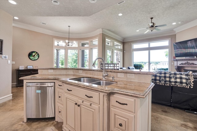 kitchen with a kitchen island with sink, a textured ceiling, sink, and dishwasher