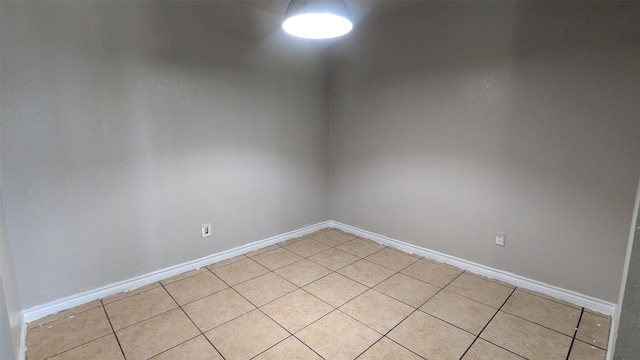 empty room featuring light tile patterned floors