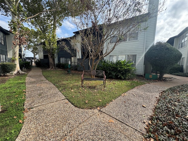 view of front of property featuring central AC unit and a front yard