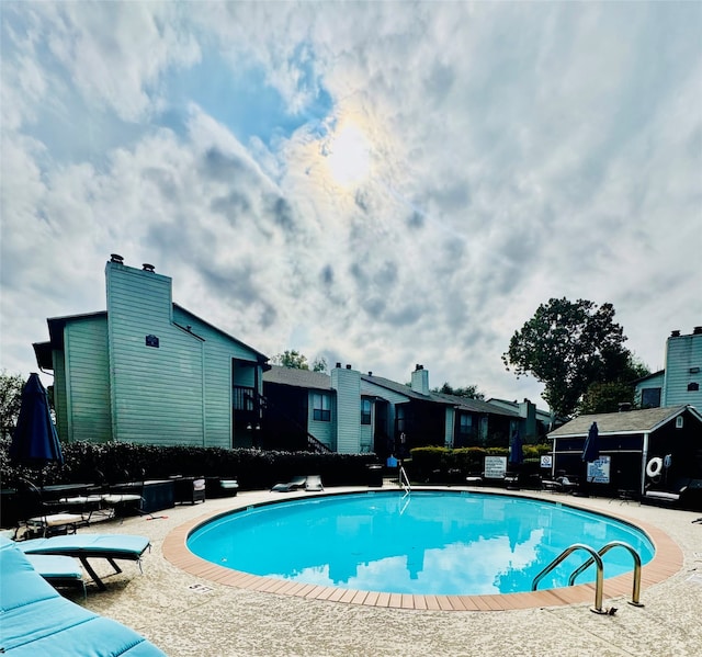 view of swimming pool featuring a patio