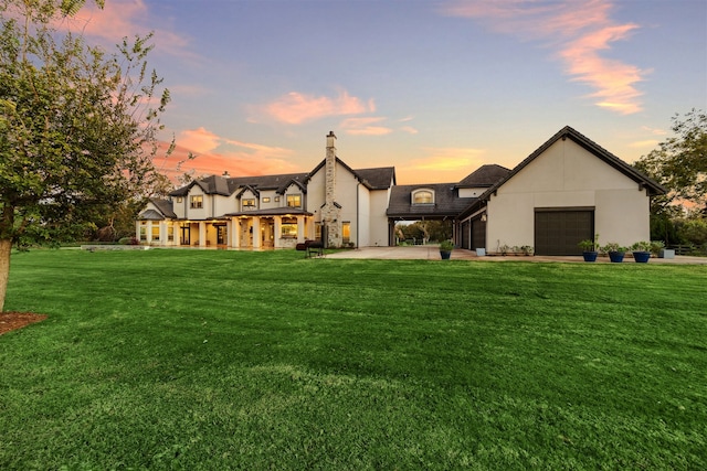 view of front facade featuring a yard and a garage