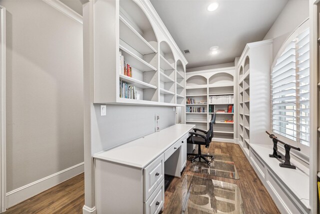 office area featuring a healthy amount of sunlight, built in desk, and dark wood-type flooring