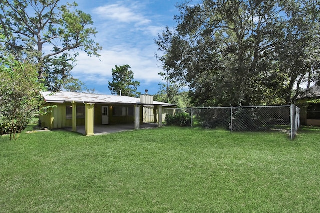 view of yard featuring a patio