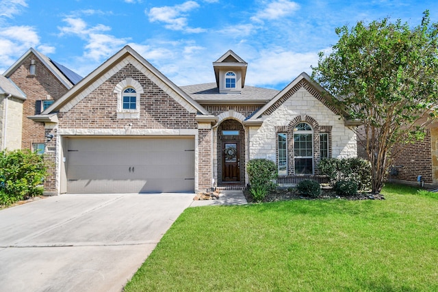 view of front of home featuring a front lawn and a garage