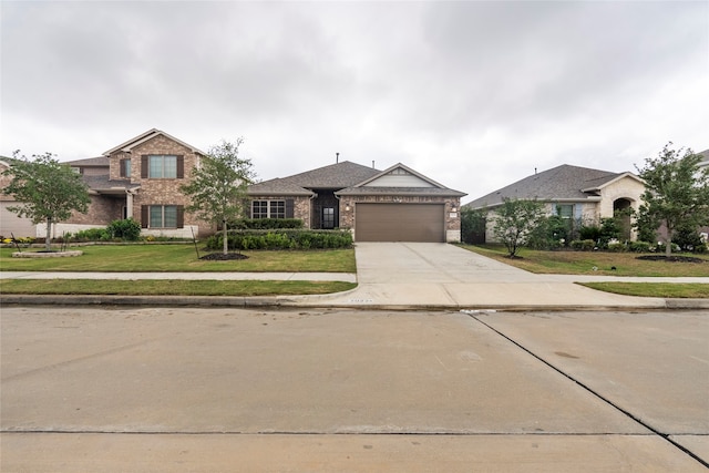 view of front facade featuring a front yard and a garage