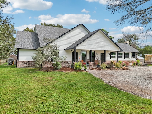 view of front facade featuring a front lawn and a porch