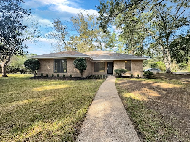 ranch-style house featuring a front lawn