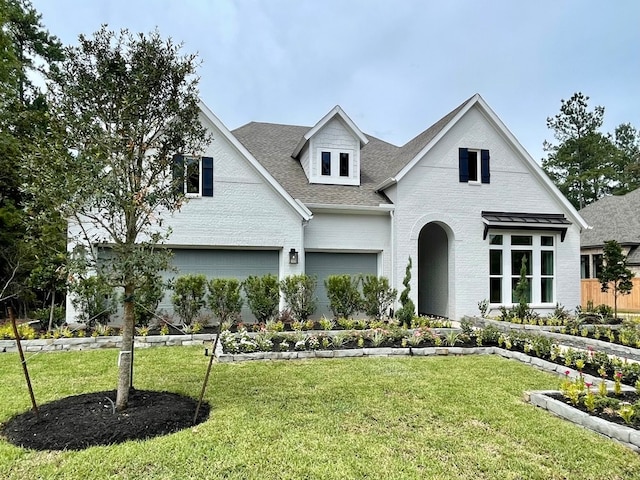 view of front facade featuring a front lawn and a garage