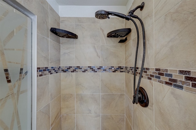 bathroom featuring tiled shower