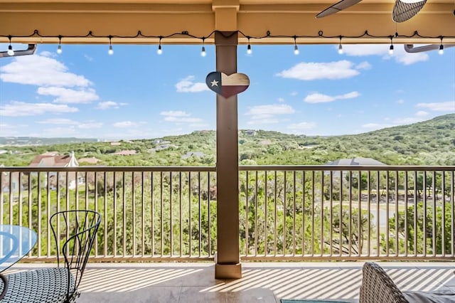 balcony featuring ceiling fan